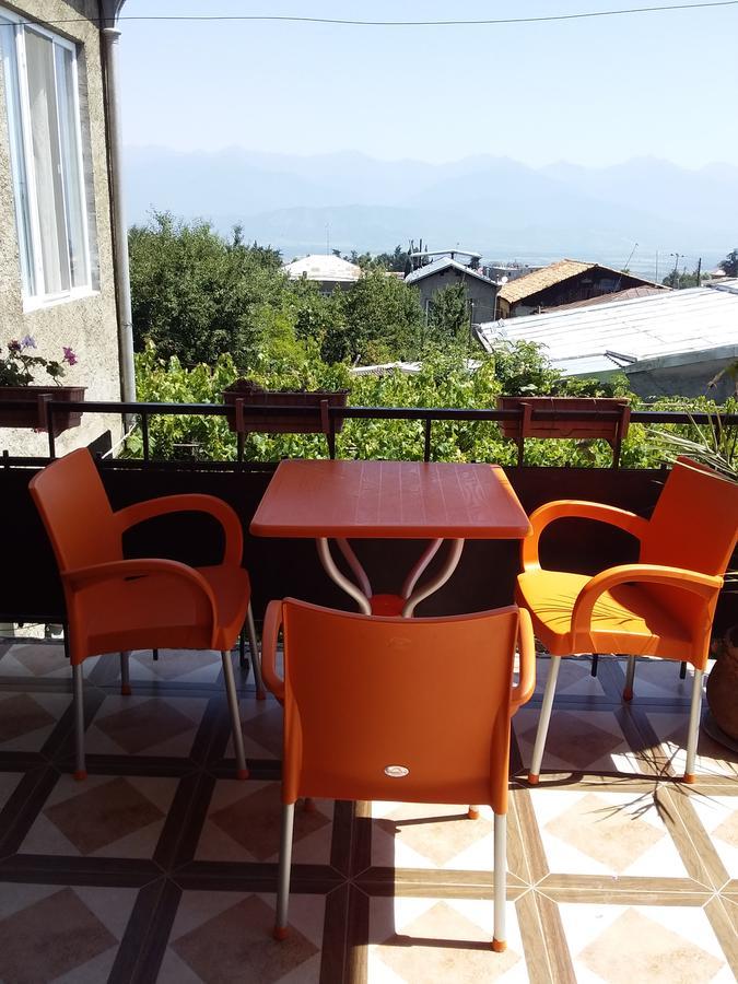 Guest House Medea Telavi Buitenkant foto