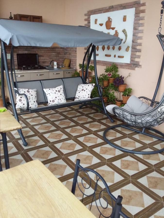 Guest House Medea Telavi Buitenkant foto